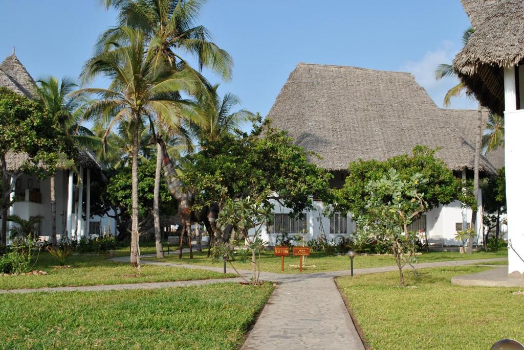 Kola Beach Resort Mambrui Exterior photo